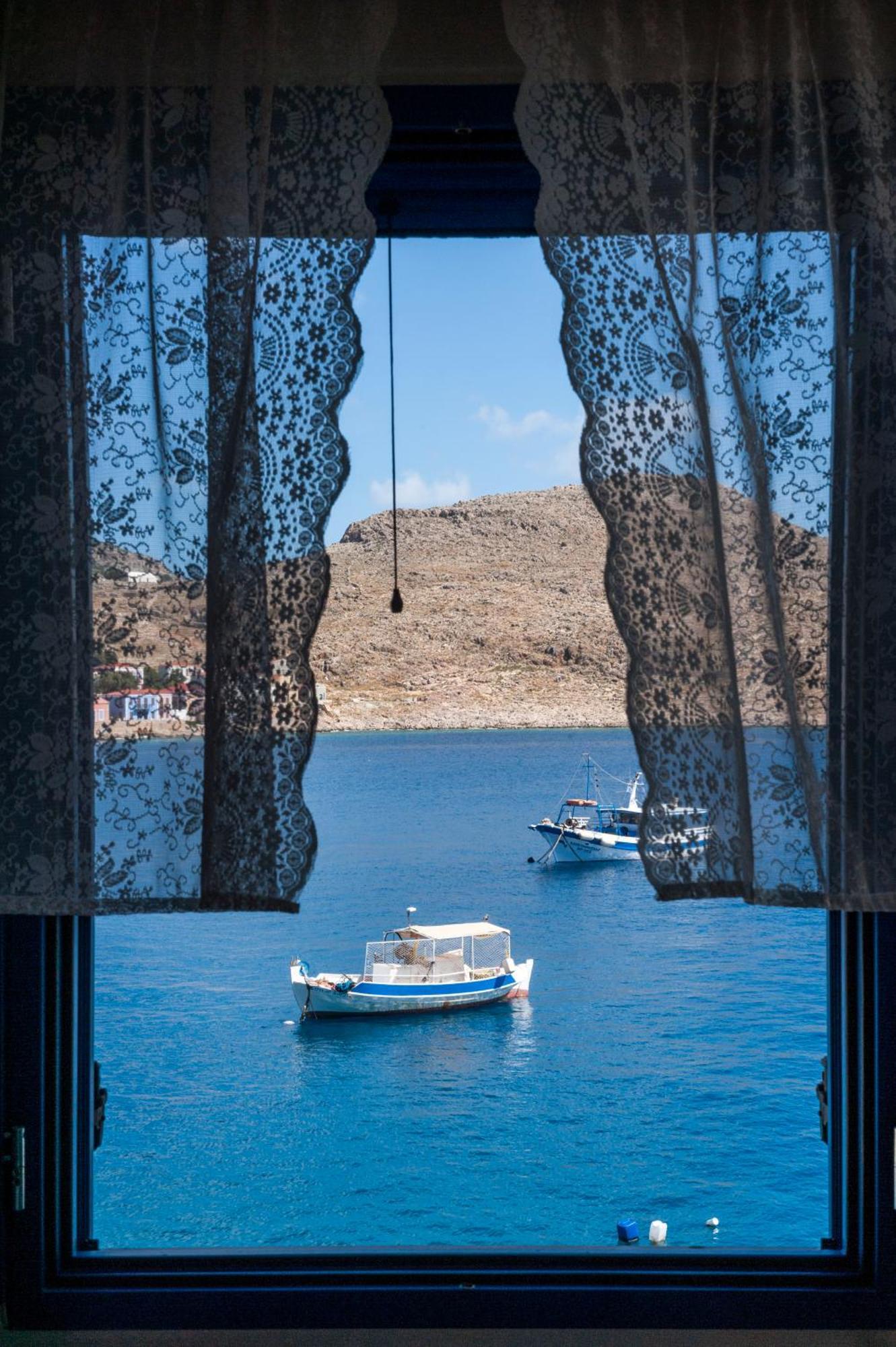 Porphyra Studio Chalki Town Quarto foto