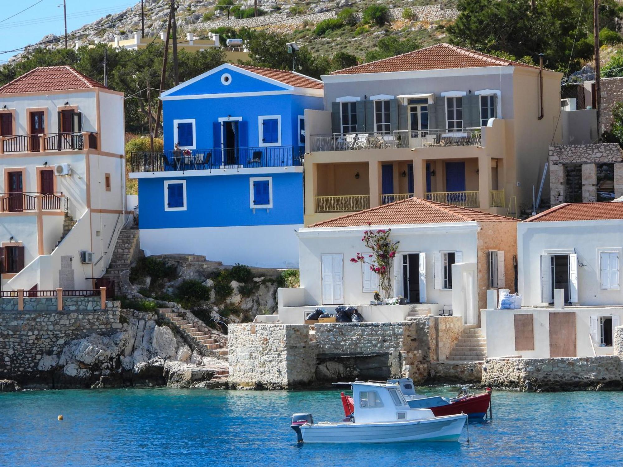 Porphyra Studio Chalki Town Quarto foto
